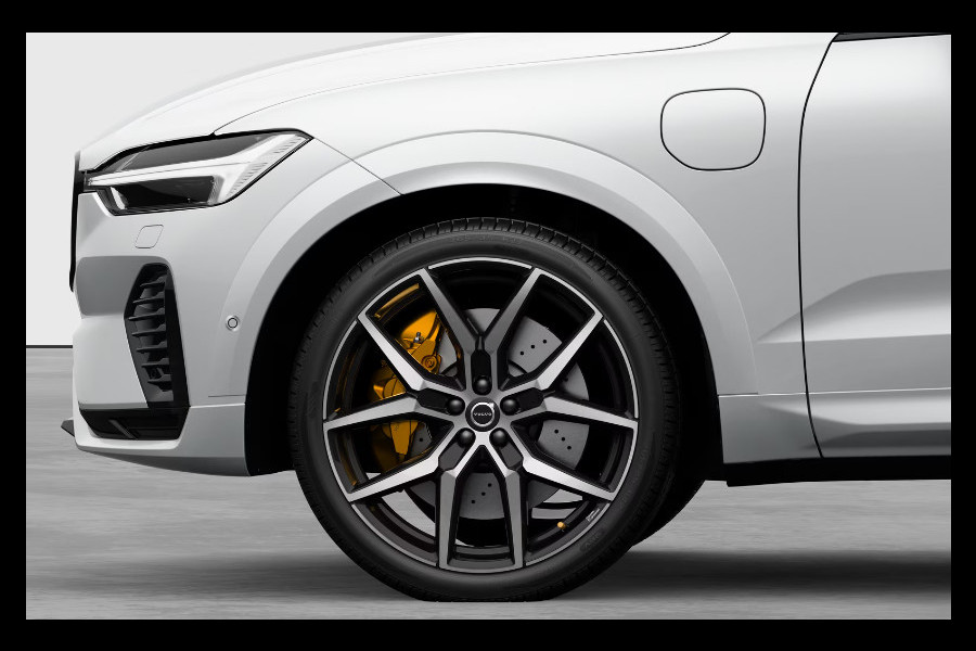 Volvo XC60 T8 455PK Automaat AWD Polestar Engineered Facelift / Bowers & Wilkins / Gelamineerde ramen / 22" velgen / Adaptieve koplampen / Elektrische stoelen / Ohlins dempers / Brembo remmen / BLIS / Adaptieve cruise control / Leder dashboard / Head up display