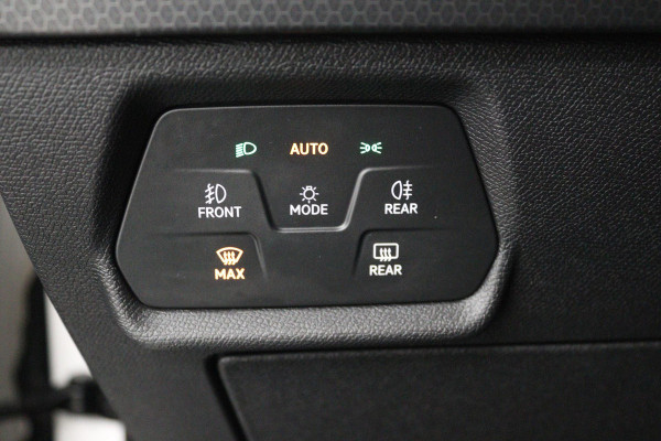 Seat Leon 1.0 TSI Reference (DIGITALE COCKPIT, CRUISE CONTROL, PARKEERSENSOREN, NAVIGATIE, CARPLAY)