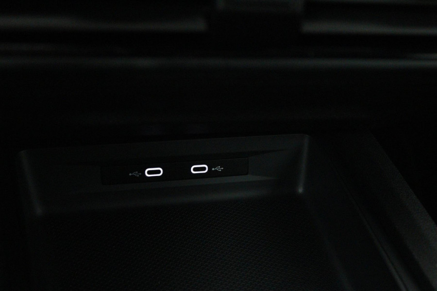 Seat Leon 1.0 TSI Reference (DIGITALE COCKPIT, CRUISE CONTROL, PARKEERSENSOREN, NAVIGATIE, CARPLAY)