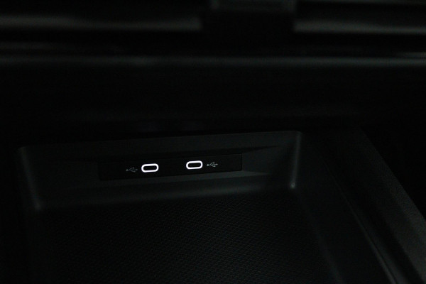 Seat Leon 1.0 TSI Reference (DIGITALE COCKPIT, CRUISE CONTROL, PARKEERSENSOREN, NAVIGATIE, CARPLAY)