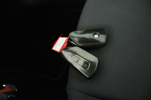 Seat Leon 1.0 TSI Reference (DIGITALE COCKPIT, CRUISE CONTROL, PARKEERSENSOREN, NAVIGATIE, CARPLAY)