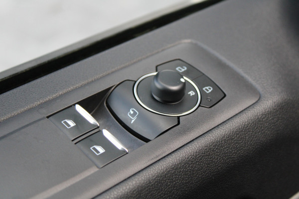 Ford Transit Custom 320 2.0 TDCI L2H1 Limited 150pk - Adaptive Cruise - Verwarmd stuur - Blind spot - Navigatie - Camera - Draadloos laden - Rijklaa Ford Transit Custom 320 2.0 TDCI L2H1 Limited 150pk - Adaptive Cruise - Verwarmd stuur - Blind spot - Navigatie - Camera - Draadloos laden - Rijklaa