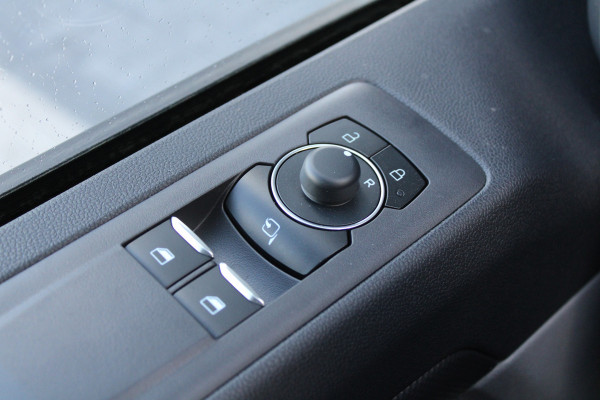 Ford Transit Custom 320 2.0 TDCI L2H1 Limited 150pk - 2x Schuifdeur - Adaptive Cruise - Verwarmd stuur - Blind spot - Navigatie - Camera - Draadloos Ford Transit Custom 320 2.0 TDCI L2H1 Limited 150pk - 2x Schuifdeur - Adaptive Cruise - Verwarmd stuur - Blind spot - Navigatie - Camera - Draadloos