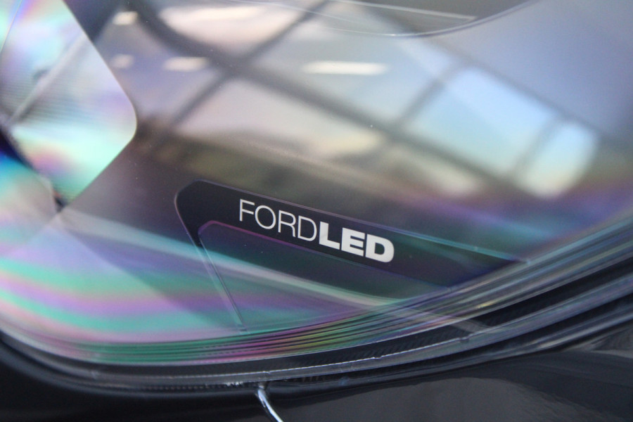 Ford Transit Custom 320 2.0 TDCI L2H1 Limited 150pk - Adaptive Cruise - Verwarmd stuur - Blind spot - Navigatie - Camera - Draadloos laden - Rijklaa