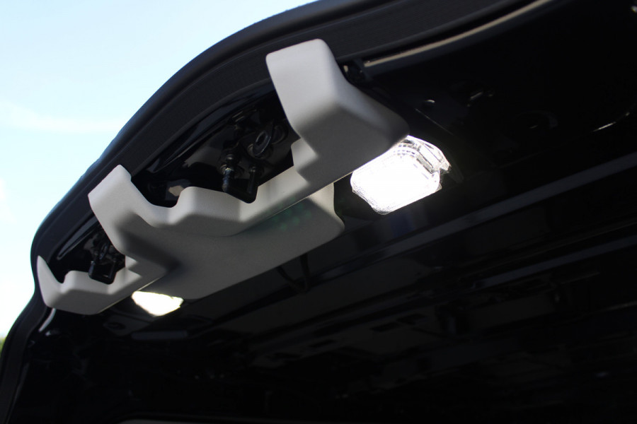 Ford Transit Custom 320 2.0 TDCI L2H1 Limited 150pk - Adaptive Cruise - Verwarmd stuur - Blind spot - Navigatie - Camera - Draadloos laden - Rijklaa