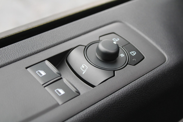 Ford Transit Custom 320 2.0 TDCI L2H1 Trend 136pk - 2x Schuifdeur - Carplay - Camera - Stoelverwarming - LED - 70l tank - Rijklaar Ford Transit Custom 320 2.0 TDCI L2H1 Trend 136pk - 2x Schuifdeur - Carplay - Camera - Stoelverwarming - LED - 70l tank - Rijklaar