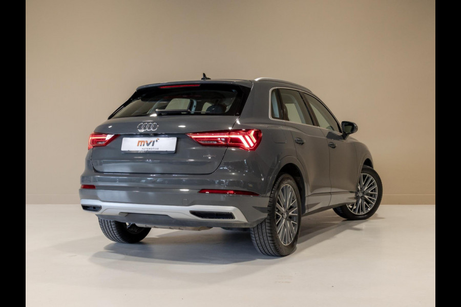 Audi Q3 40 TFSI quattro Pro Line business / 190pk / Trekhaak / Achteruitrij camera / Keyless entry / Stoelverwarming /