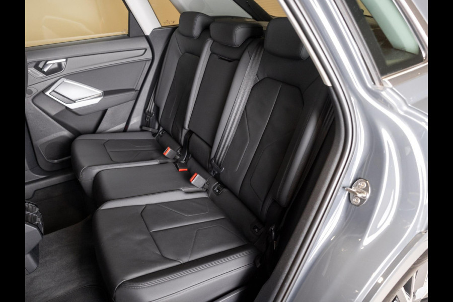Audi Q3 40 TFSI quattro Pro Line business / 190pk / Trekhaak / Achteruitrij camera / Keyless entry / Stoelverwarming /