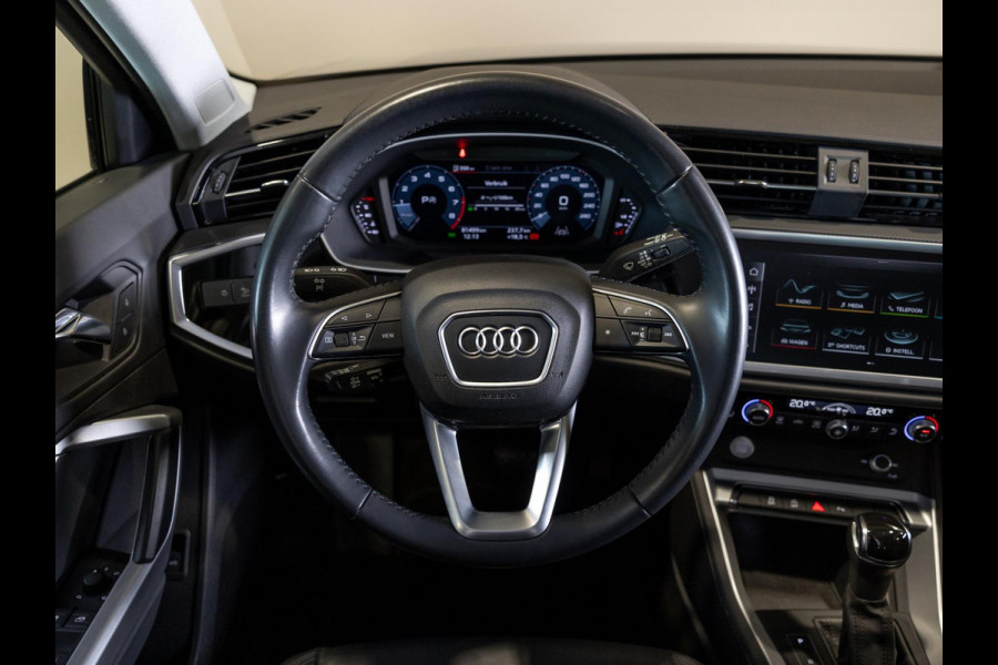 Audi Q3 40 TFSI quattro Pro Line business / 190pk / Trekhaak / Achteruitrij camera / Keyless entry / Stoelverwarming /