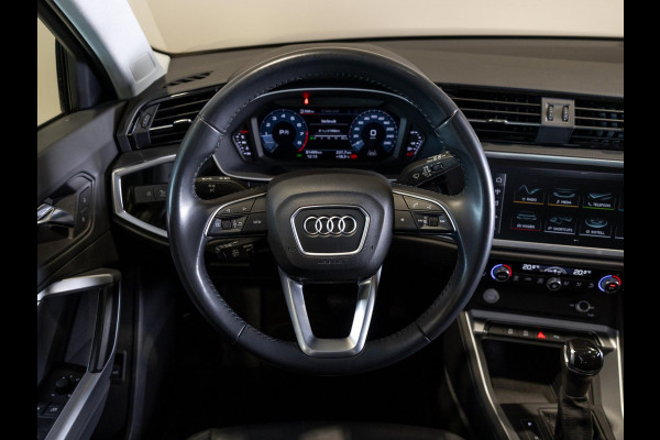 Audi Q3 40 TFSI quattro Pro Line business / 190pk / Trekhaak / Achteruitrij camera / Keyless entry / Stoelverwarming /