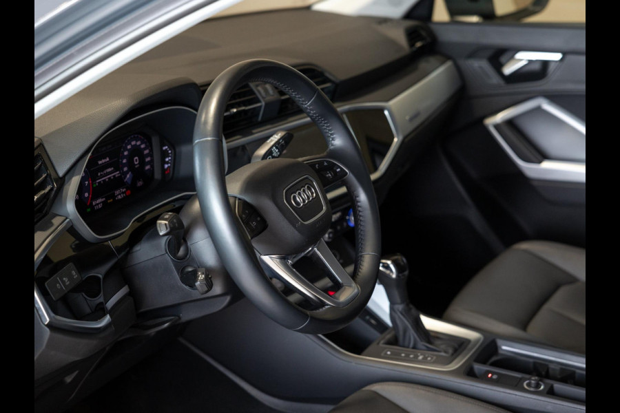 Audi Q3 40 TFSI quattro Pro Line business / 190pk / Trekhaak / Achteruitrij camera / Keyless entry / Stoelverwarming /