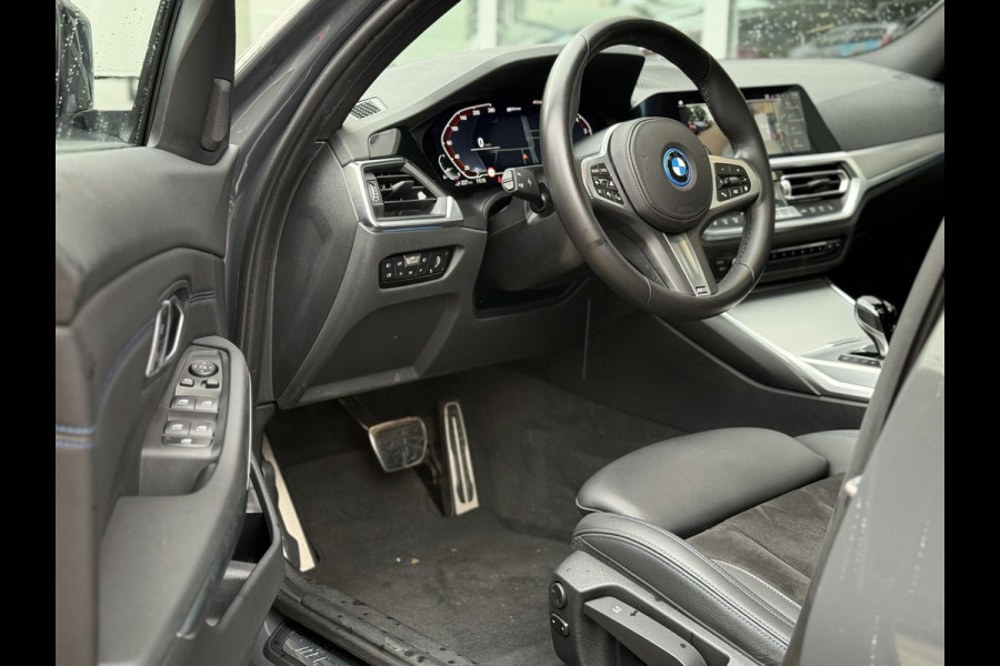 BMW 3 Serie Touring 330e High Ex. M-sport plus|SOH98%|Pano|Laser|CoPilot|HiFi|Trekhaak|Dravit grey