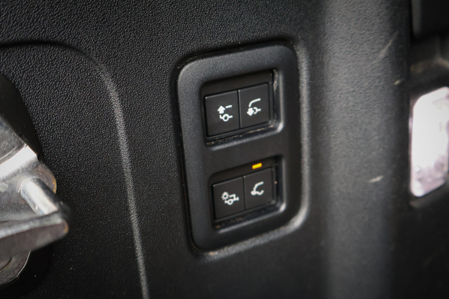 Land Rover Defender 110 2.0 P400e 110 | STOELVERWARMING | 360 CAMERA | APPLE CARPLAY | TREKHAAK | DEALONDERHOUDEN | STUURVERWARMING |