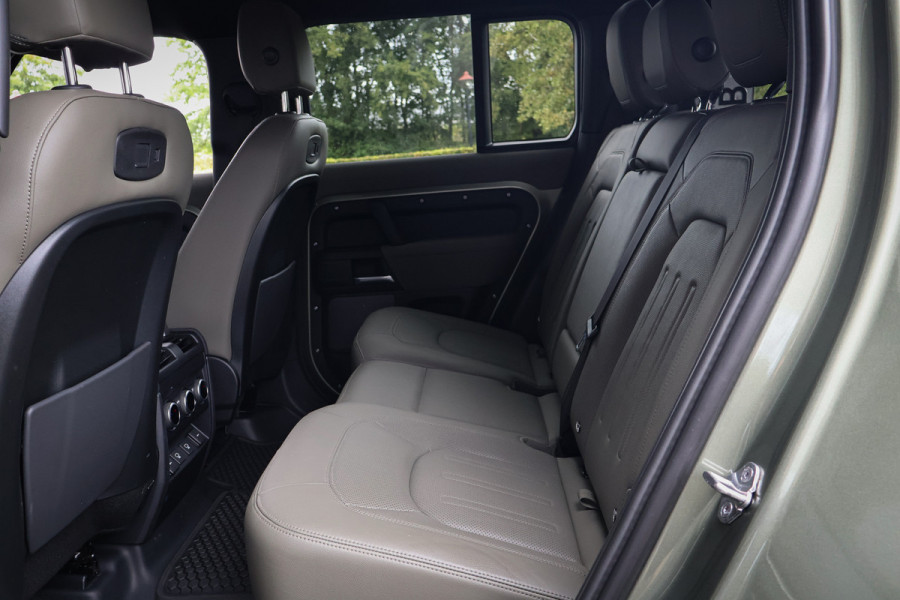 Land Rover Defender 110 2.0 P400e 110 | STOELVERWARMING | 360 CAMERA | APPLE CARPLAY | TREKHAAK | DEALONDERHOUDEN | STUURVERWARMING |