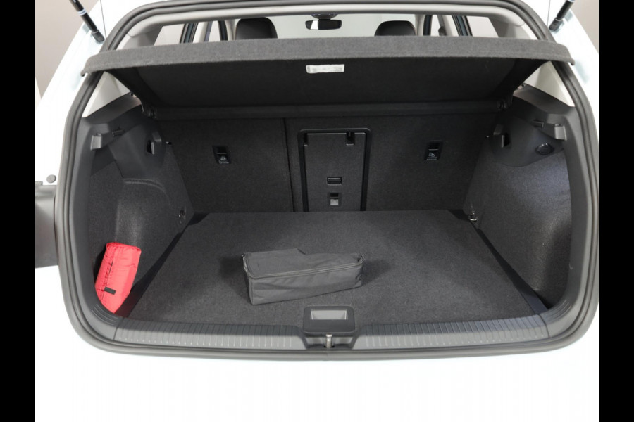 Volkswagen Golf 1.5 TSI Life Edition 115PK | Panorama dak | Verlengde fabrieksgarantie | Harman Karon Sound system | Parkeercamera | Volkswagen Golf 1.5 TSI Life Edition 115PK | Panorama dak | Verlengde fabrieksgarantie | Harman Karon Sound system | Parkeercamera |