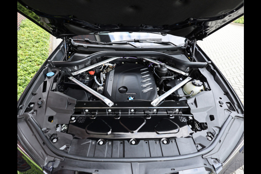 BMW X5 40d xDrive | Pano - Trekhaak - HUD - Laserlicht