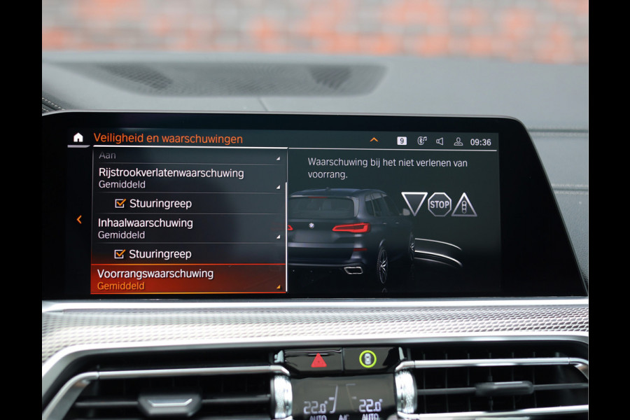 BMW X5 40d xDrive | Pano - Trekhaak - HUD - Laserlicht
