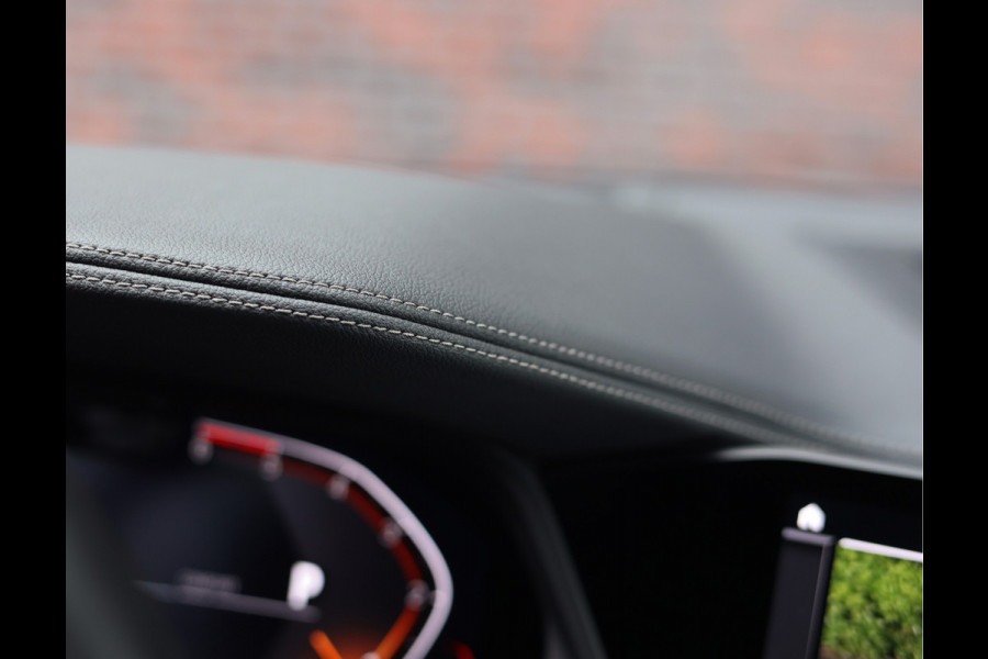BMW X5 40d xDrive | Pano - Trekhaak - HUD - Laserlicht