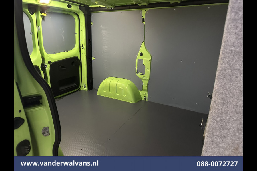 Renault Trafic 1.6 dCi L1H1 Euro6 Airco | Navigatie | Cruisecontrol | Trekhaak | Parkeersensoren Bijrijdersbank Renault Trafic 1.6 dCi L1H1 Euro6 Airco | Navigatie | Cruisecontrol | Trekhaak | Parkeersensoren Bijrijdersbank