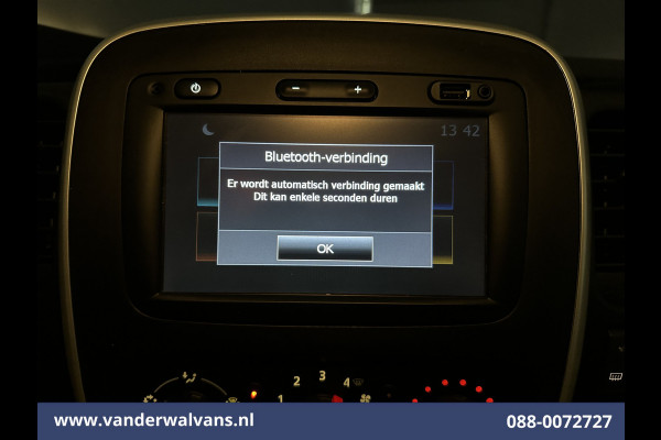 Renault Trafic 1.6 dCi L1H1 Euro6 Airco | Navigatie | Cruisecontrol | Trekhaak | Parkeersensoren Bijrijdersbank Renault Trafic 1.6 dCi L1H1 Euro6 Airco | Navigatie | Cruisecontrol | Trekhaak | Parkeersensoren Bijrijdersbank