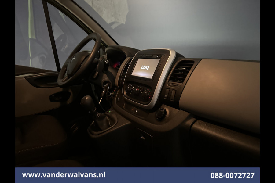 Renault Trafic 1.6 dCi L1H1 Euro6 Airco | Navigatie | Cruisecontrol | Trekhaak | Parkeersensoren Bijrijdersbank Renault Trafic 1.6 dCi L1H1 Euro6 Airco | Navigatie | Cruisecontrol | Trekhaak | Parkeersensoren Bijrijdersbank