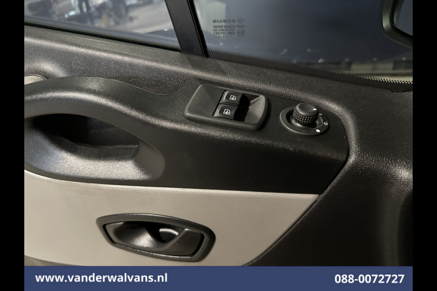 Renault Trafic 1.6 dCi L1H1 Euro6 Airco | Navigatie | Cruisecontrol | Trekhaak | Parkeersensoren Bijrijdersbank Renault Trafic 1.6 dCi L1H1 Euro6 Airco | Navigatie | Cruisecontrol | Trekhaak | Parkeersensoren Bijrijdersbank