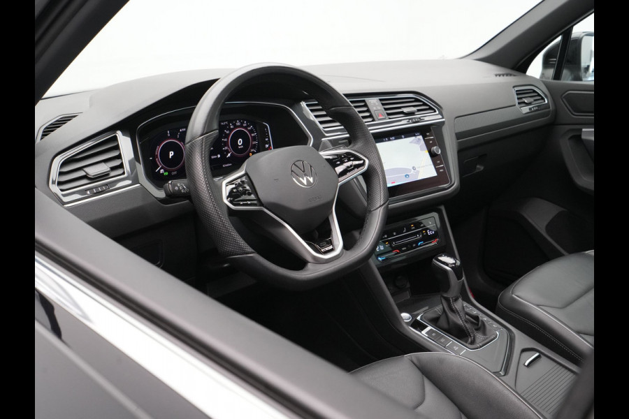 Volkswagen Tiguan 1.4 TSI 245pk eHybrid R-Line Leer Panorama dak trekhaak 20" velgen 360 Camera IQ light 2