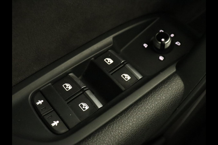 Audi Q5 2.0 TFSI quattro Launch Edition | Trekhaak | Head-Up | 360 Camera | Adaptive cruise | Matrix LED | Achterbankverwarming | Carplay | Memory | Virtual Cockpit | Navigatie | Sportstoelen