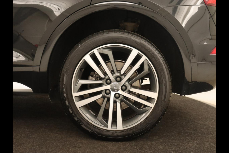 Audi Q5 2.0 TFSI quattro Launch Edition | Trekhaak | Head-Up | 360 Camera | Adaptive cruise | Matrix LED | Achterbankverwarming | Carplay | Memory | Virtual Cockpit | Navigatie | Sportstoelen