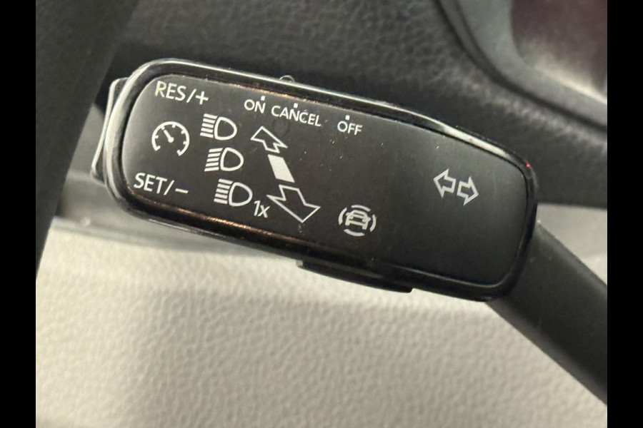 Volkswagen Crafter 35 2.0 TDI L4H3 Dubbele Cabine Automaat Navi Airco Cruise Control Imperiaal&Ladder Trekhaak Volkswagen Crafter 35 2.0 TDI L4H3 Dubbele Cabine Automaat Navi Airco Cruise Control Imperiaal&Ladder Trekhaak