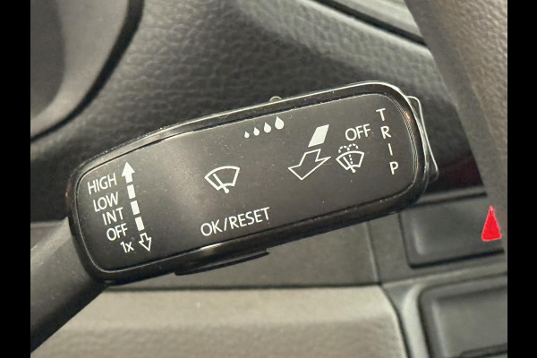 Volkswagen Crafter 35 2.0 TDI L4H3 Dubbele Cabine Automaat Navi Airco Cruise Control Imperiaal&Ladder Trekhaak Volkswagen Crafter 35 2.0 TDI L4H3 Dubbele Cabine Automaat Navi Airco Cruise Control Imperiaal&Ladder Trekhaak