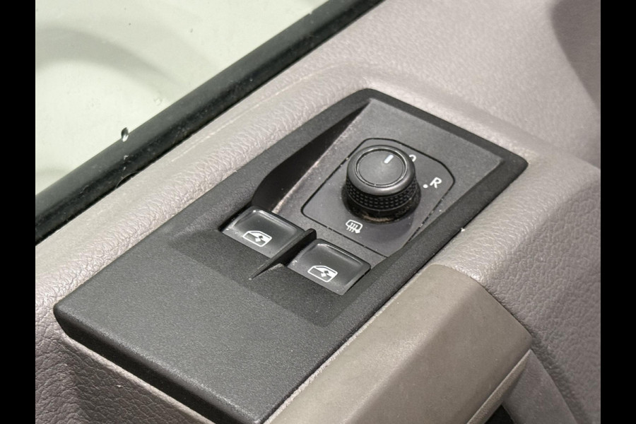 Volkswagen Crafter 35 2.0 TDI L4H3 Dubbele Cabine Automaat Navi Airco Cruise Control Imperiaal&Ladder Trekhaak Volkswagen Crafter 35 2.0 TDI L4H3 Dubbele Cabine Automaat Navi Airco Cruise Control Imperiaal&Ladder Trekhaak