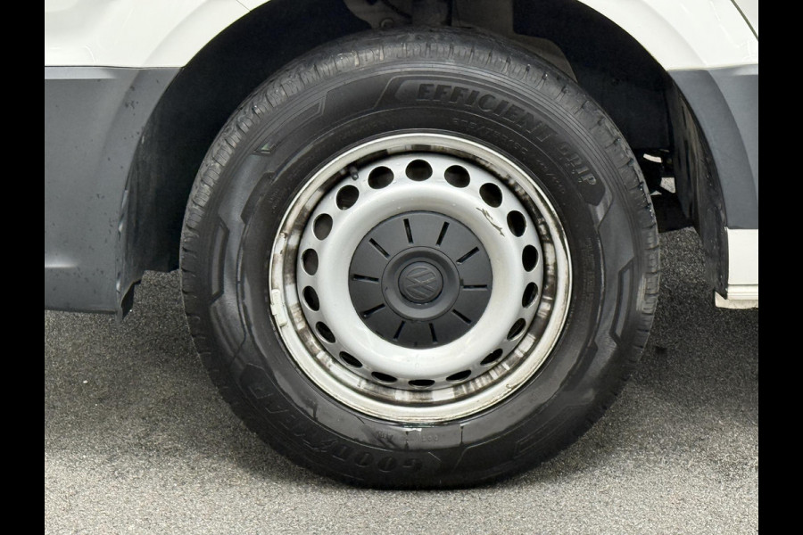 Volkswagen Crafter 35 2.0 TDI L4H3 Dubbele Cabine Automaat Navi Airco Cruise Control Imperiaal&Ladder Trekhaak Volkswagen Crafter 35 2.0 TDI L4H3 Dubbele Cabine Automaat Navi Airco Cruise Control Imperiaal&Ladder Trekhaak