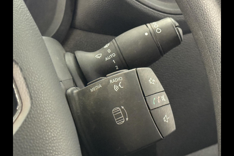 Renault Master 135pk L1H1 Navigatie Cruise control Trekhaak parkeersensoren Euro6