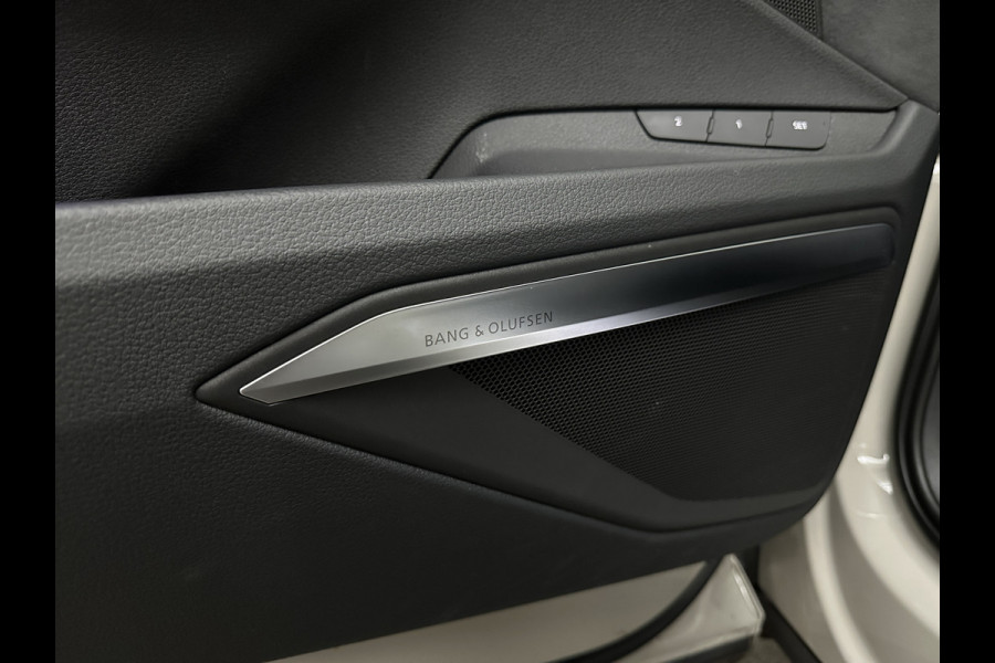 Audi e-tron Sportback S 503pk RS-Seats | 360 Camera | ACC | B&O | Panorama | Luchtvering | Head-Up | Camera-Spiegels | Keyless-Entry | SiamBeige Metallic | Trekhaak | ISO-Glas | 4-Zone Clima | Matrix-LED | Carplay | Rijklaar incl. BOVAG garantie | Black-Optic | Stuur-Verwarming | Sfeerverlichting |