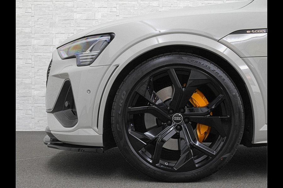 Audi e-tron Sportback S 503pk RS-Seats | 360 Camera | ACC | B&O | Panorama | Luchtvering | Head-Up | Camera-Spiegels | Keyless-Entry | SiamBeige Metallic | Trekhaak | ISO-Glas | 4-Zone Clima | Matrix-LED | Carplay | Rijklaar incl. BOVAG garantie | Black-Optic | Stuur-Verwarming | Sfeerverlichting |