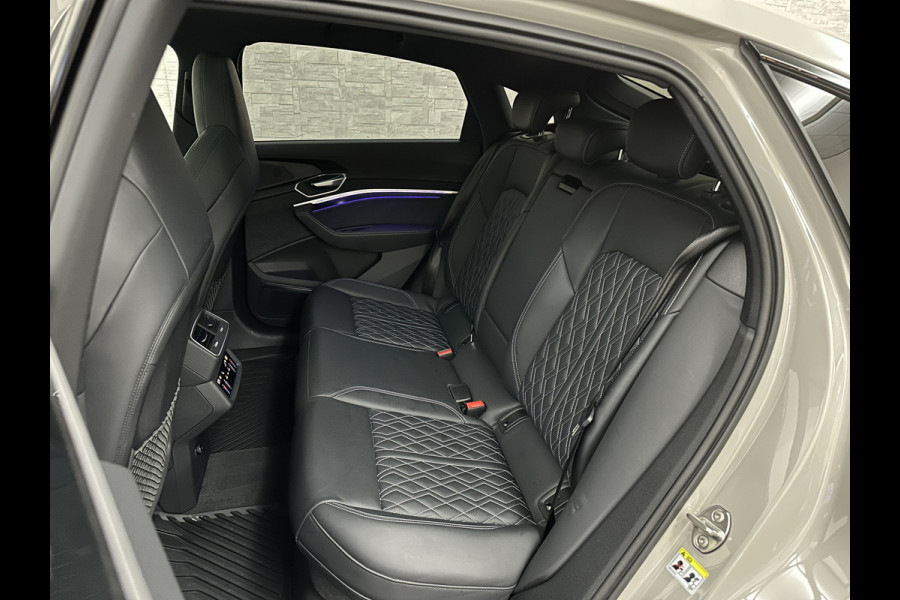 Audi e-tron Sportback S 503pk RS-Seats | 360 Camera | ACC | B&O | Panorama | Luchtvering | Head-Up | Camera-Spiegels | Keyless-Entry | SiamBeige Metallic | Trekhaak | ISO-Glas | 4-Zone Clima | Matrix-LED | Carplay | Rijklaar incl. BOVAG garantie | Black-Optic | Stuur-Verwarming | Sfeerverlichting |