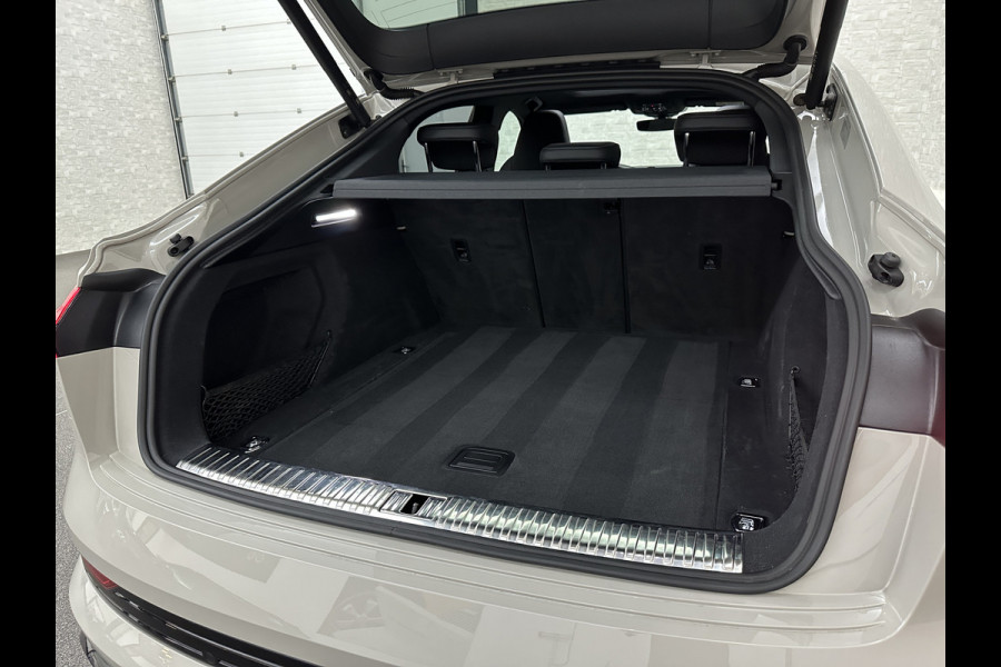 Audi e-tron Sportback S 503pk RS-Seats | 360 Camera | ACC | B&O | Panorama | Luchtvering | Head-Up | Camera-Spiegels | Keyless-Entry | SiamBeige Metallic | Trekhaak | ISO-Glas | 4-Zone Clima | Matrix-LED | Carplay | Rijklaar incl. BOVAG garantie | Black-Optic | Stuur-Verwarming | Sfeerverlichting |