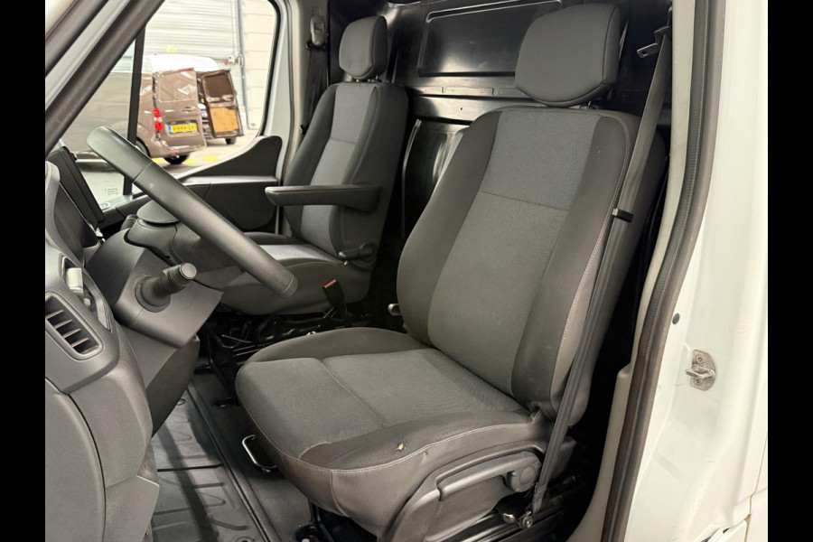 Renault Master 135pk L1H1 Navigatie Cruise control Trekhaak parkeersensoren Euro6