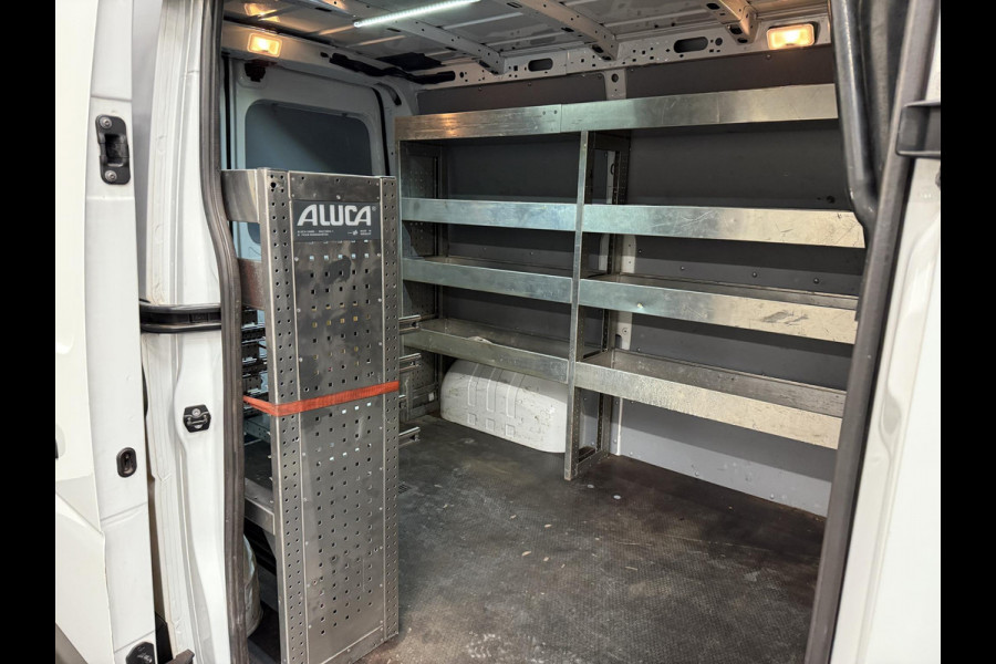 Renault Master 135pk L1H1 Navigatie Cruise control Trekhaak parkeersensoren Euro6