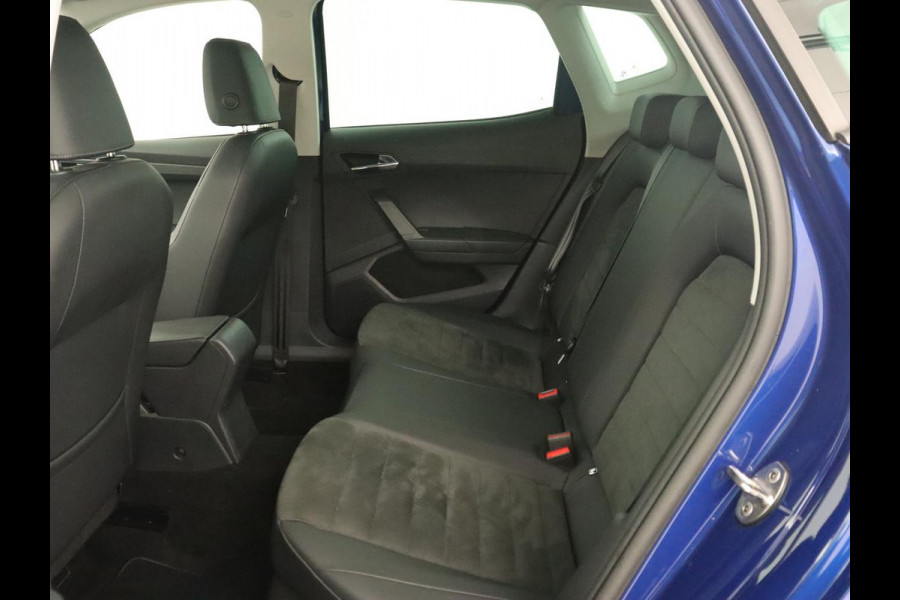 Seat Arona 1.0 TSI Style Business Intense Plus | Carplay | Camera | Adaptive cruise | Climate control | Stoelverwarming | Navigatie | Full LED | Virtual Cockpit | Getint glas