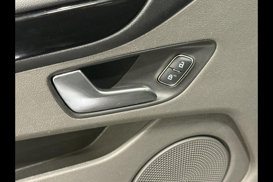 Ford Transit Custom 300 2.0 TDCI L2H1 Limited Dubbele cabine Navi Airco 2 Schuifdeuren Trekhaak PDC Camera Carplay DAB Ford Transit Custom 300 2.0 TDCI L2H1 Limited Dubbele cabine Navi Airco 2 Schuifdeuren Trekhaak PDC Camera Carplay DAB