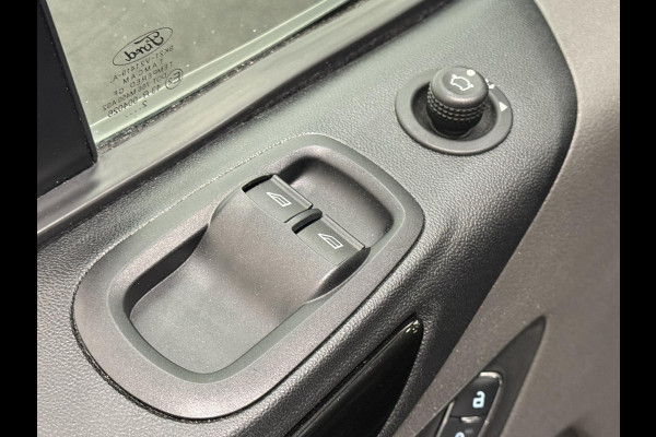 Ford Transit Custom 300 2.0 TDCI L2H1 Limited Dubbele cabine Navi Airco 2 Schuifdeuren Trekhaak PDC Camera Carplay DAB Ford Transit Custom 300 2.0 TDCI L2H1 Limited Dubbele cabine Navi Airco 2 Schuifdeuren Trekhaak PDC Camera Carplay DAB