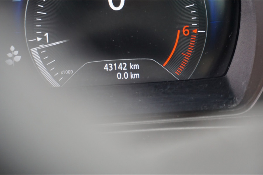 Renault Kadjar 140PK Limited CAMERA | TREKHAAK | KEYLESS | STOELVERW. | PANO!