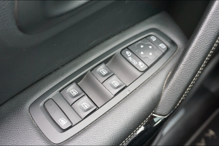 Renault Kadjar 140PK Limited CAMERA | TREKHAAK | KEYLESS | STOELVERW. | PANO!