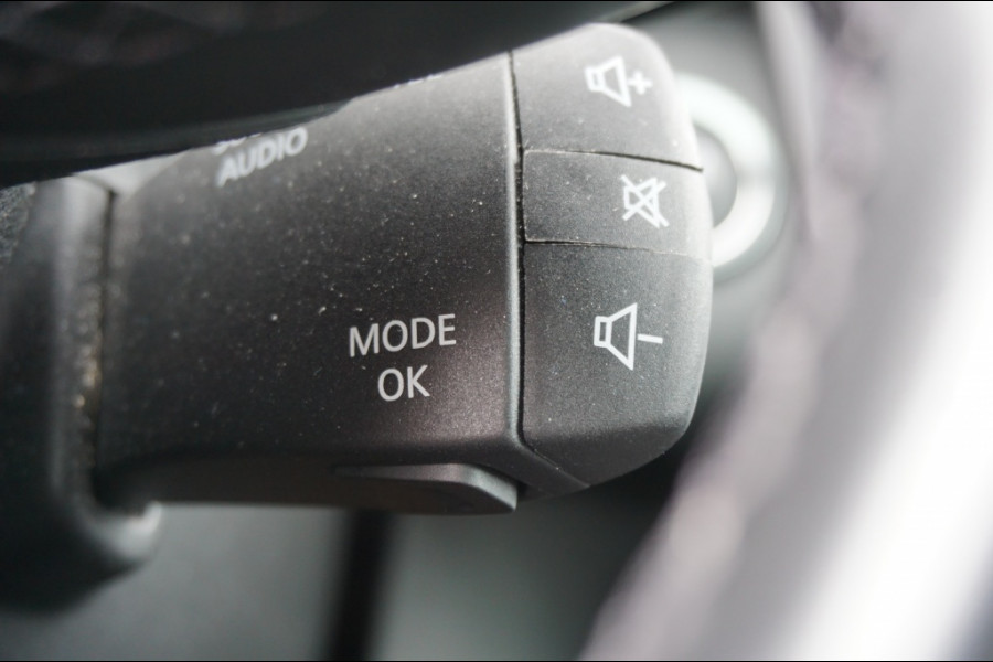 Renault Kadjar 140PK Limited CAMERA | TREKHAAK | KEYLESS | STOELVERW. | PANO!