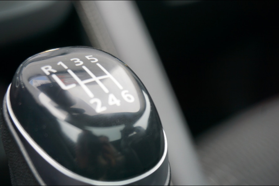 Renault Kadjar 140PK Limited CAMERA | TREKHAAK | KEYLESS | STOELVERW. | PANO!
