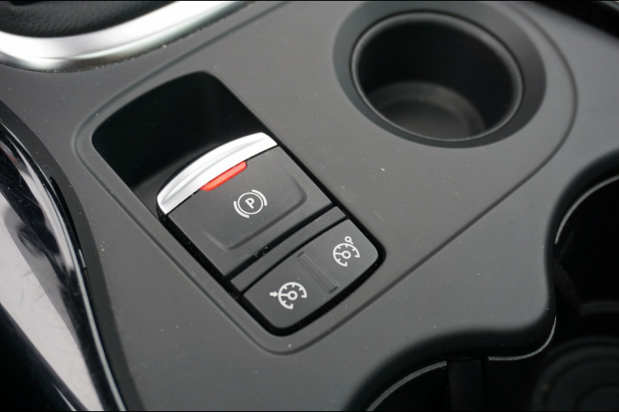 Renault Kadjar 140PK Limited CAMERA | TREKHAAK | KEYLESS | STOELVERW. | PANO!