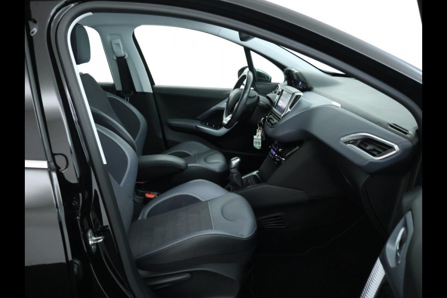 Peugeot 208 1.2 PureTech Allure 110PK | NAVI | PANO | Camera