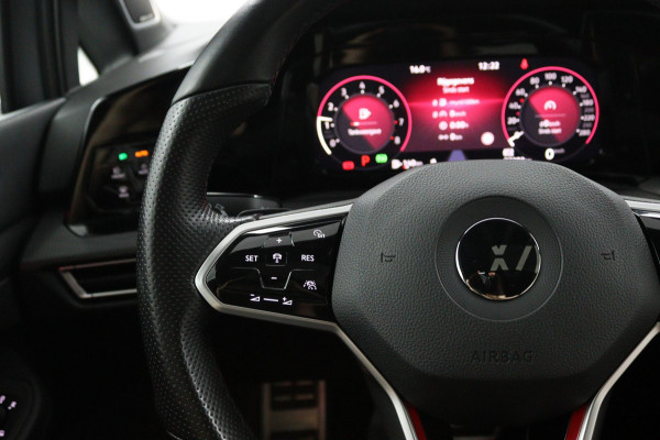 Volkswagen Golf GTI*PANO*LEDER*STOEL VENT.*H/K*ELEK.HAAK*ACC*CAM* Volkswagen Golf GTI*PANO*LEDER*STOEL VENT.*H/K*ELEK.HAAK*ACC*CAM*